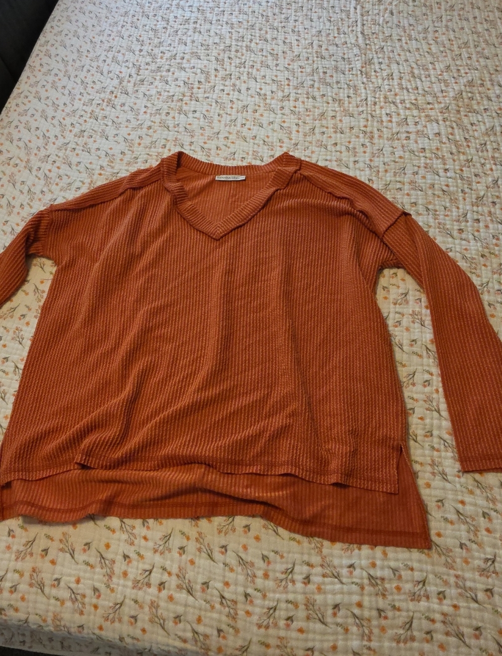 Zenana Outfitters V-Neck Ribbed Top in Rust Orange